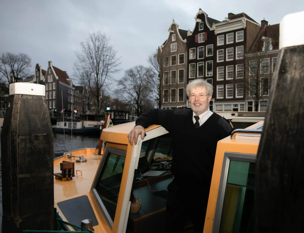 Canal Cruise Amstertdam skipper